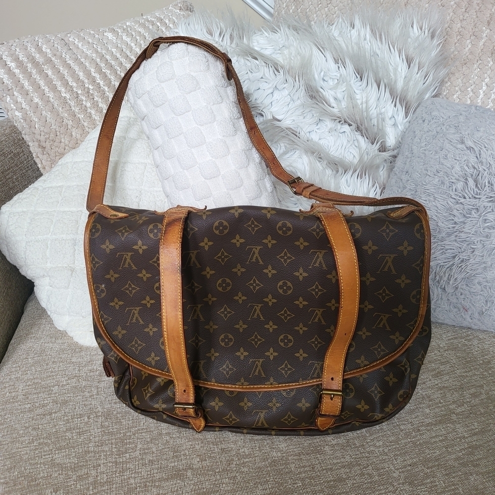 Louis Vuitton Monogram Saumur 43 Shoulder Bag..Authentic!! - Picture 1 of 16